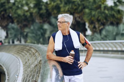 Cuida tu cuerpo Persona haciendo ejercicio