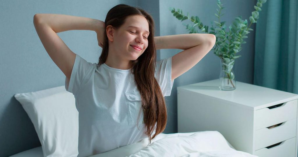 Dormir siestas cortas puede ayudar a proteger el cerebro